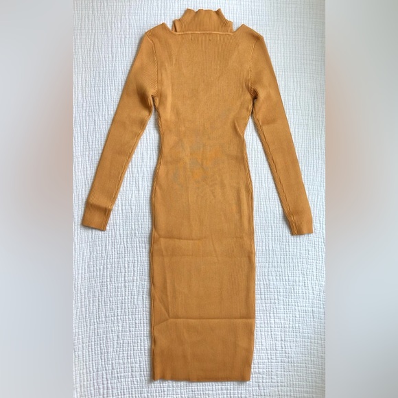 Junior's Almost Famous Funnel Neck Keyhole Midi Dress Size Medium - Picture 3 of 12